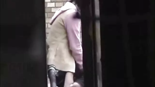 18歳Charlotteにシャワー アダルト 動画 女の子 向け fucks彼女の配管工