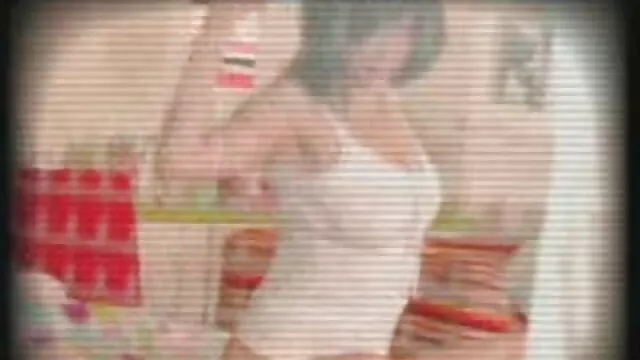 ハメ撮りシャワーとshemale売春婦のセックス 女の子 用 アダルト ビデオ