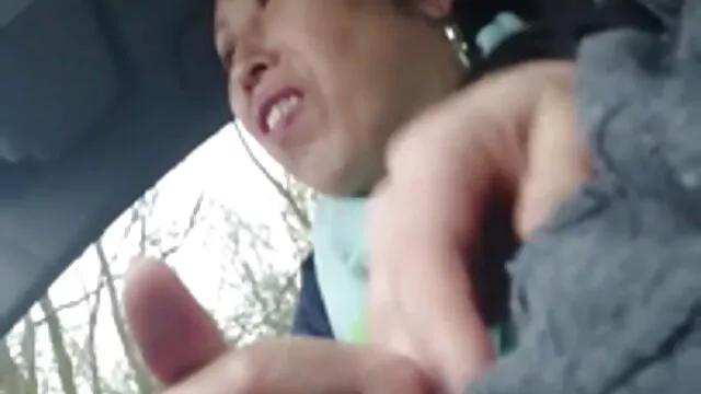 ママfucks彼女の息子の友人 女の子 の ため の エロ ビデオ