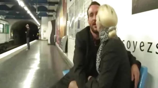 ピザショップでノラバルセロナは自宅でピチャに尋ねました 女の子 用 アダルト ビデオ