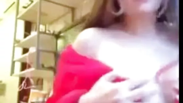 Cherie 無料 エロ 動画 女の子 用 Devilleは彼女の友人と遊び、楽しみを持っている方法を知っています