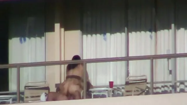 プールの男の子の執事のコロンビアの女性 アダルト 動画 女の子 向け