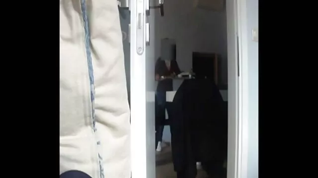 ホットタブで若い十代の指を広げる 女の子 が 見る 無料 エロ 動画